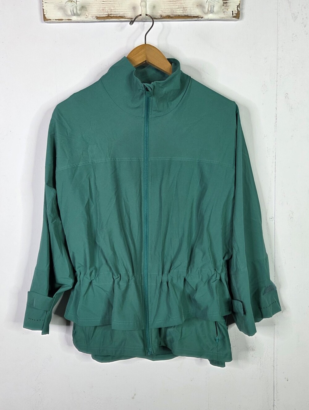 Sweaty Betty Sz 14/XL Fast Lane Running Jacket Windbreaker Full Zip Green